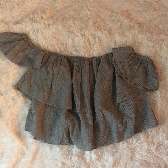 Lucky Brand off the shoulder top. Size M. - Picture 2 of 4